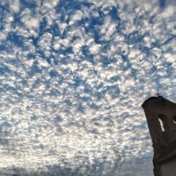 El cielo está enladrillado