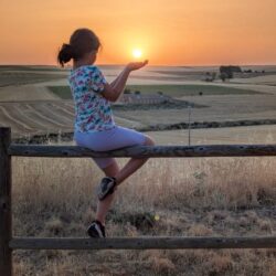 Atardecer en su mano